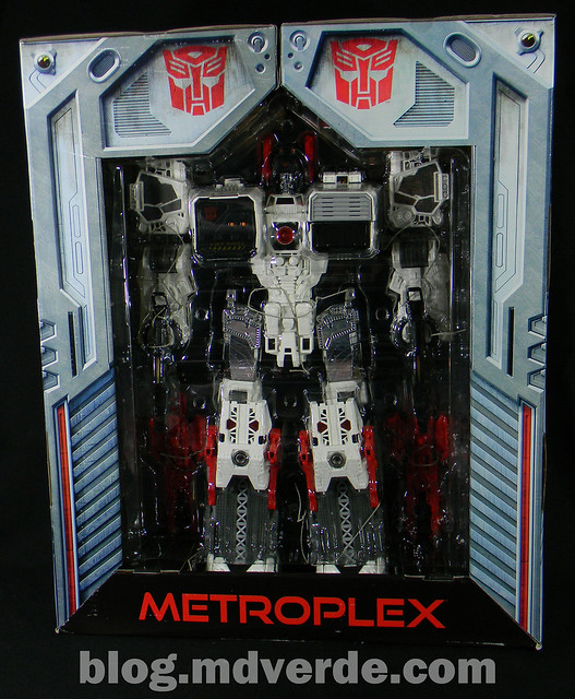 Transformers Metroplex - Generations Titan SDCC Exclusive - caja