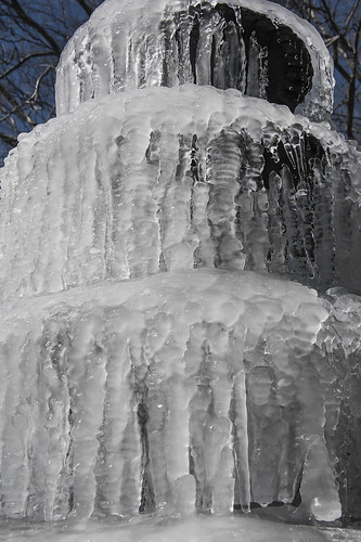 urban ice wet fountain photoshop mississippi nikon melting 28300mm lightroom tupelo d700 zannonewordphotochallenge