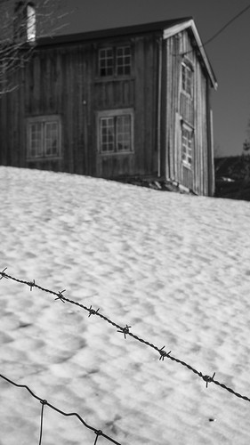 mars house snow abandoned ice nature norway fence march norge is spring pentax natur oldhouse barbedwire woodenhouse sørtrøndelag gjerde snø vår 2015 norwegianwood trøndelag piggtrå soknedal gauldal midtregauldal pentaxq7
