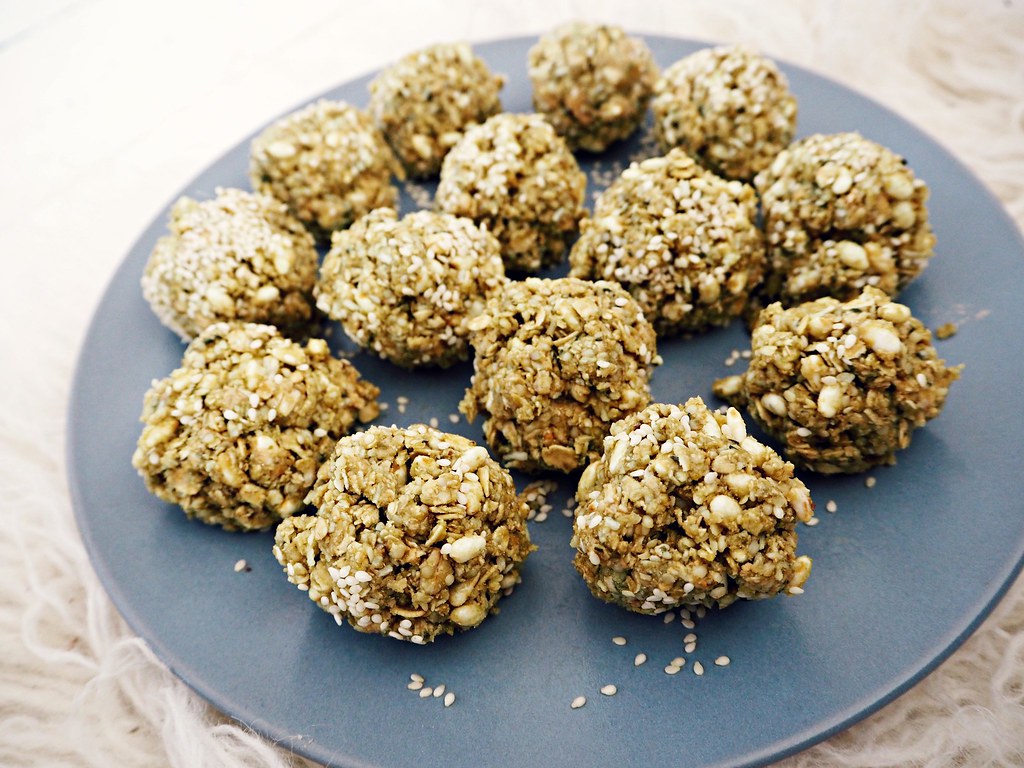 Homemade gluten free protein and cashew bounceballs recipe The Little Magpie 5