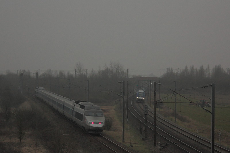 Un TGV, un AGC / Oxelaëre