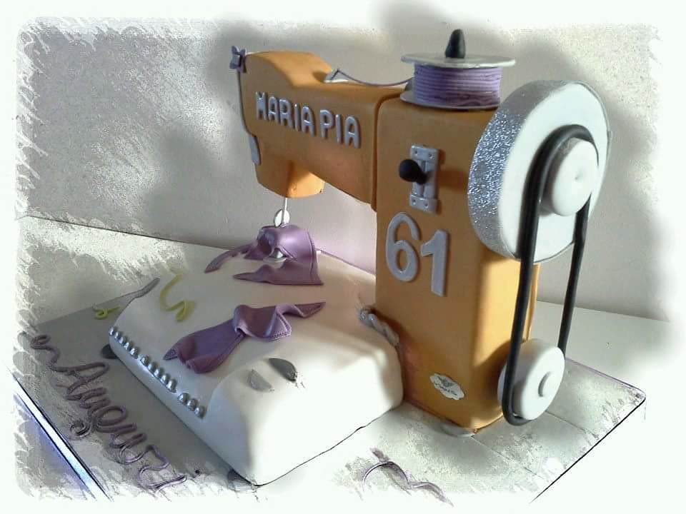 Sewing Machine Cake by Roberta Bulsei‎