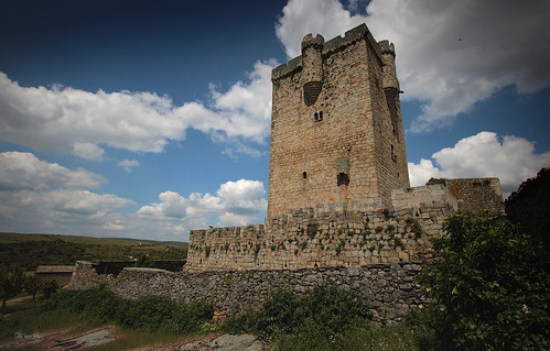 españa europa torre fortaleza nubes salamanca nino muralla castillo castillaleón arribesdelduero fortificación sanfelicesdelosgallegos garciamartín