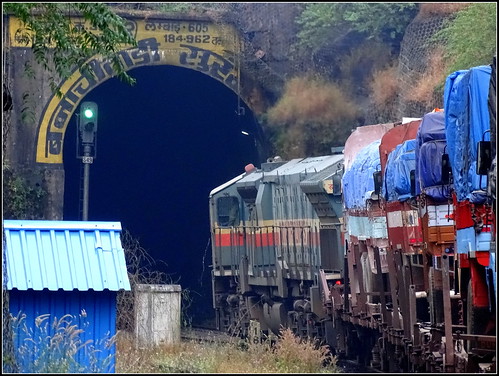 railway kalyan roro konkan ukshi wdg4