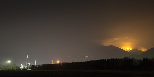 night switzerland suisse raffinerie refinery nuit wallis collombey valais montagnes bicentenaire tamoil monthey dentdumidi
