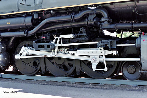 railroad nebraska wheels railway locomotive northplatte challenger steamlocomotive valvegear 4664 drivingrod
