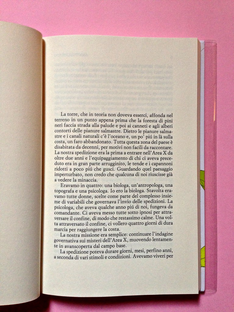 Annientamento, di Jeff Vandermeer. Einaudi 2015. Responsabilità grafica non indicata. Alla cop.: ill. col. di Lorenzo Ceccotti. Incipit, a pag. 5. (part.), 1