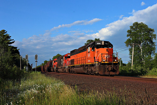 railroad minnesota cn train ore taconite canadiannational ble 906 sd403