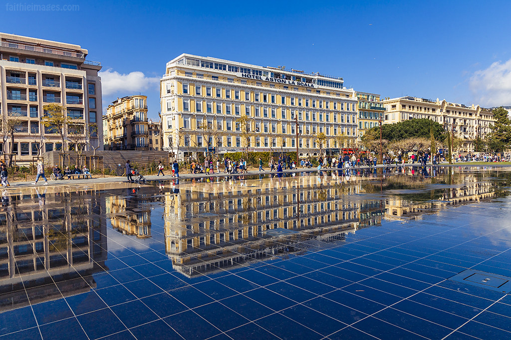 Beautiful water mirror in Nice, France