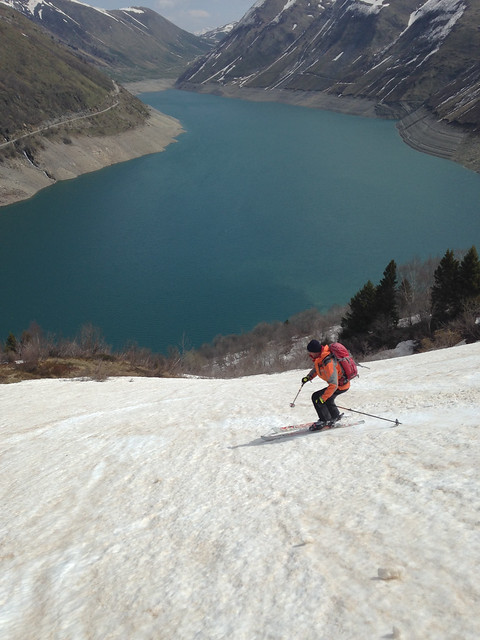Ski au dessus du lac de Grand'Maison