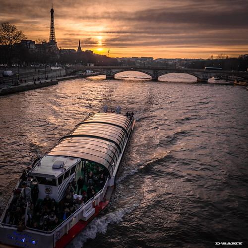 urban paris france color boat photo louvre tamron quais d610 24x36 streetshoot