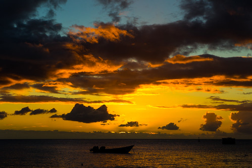 sunset color dominique dm caribbeansea caraïbes mahaut saintpaulparish dominicaisland fe2870mmf3556oss sonya7mkii