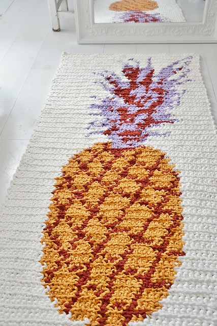 wood & wool pineapple rug