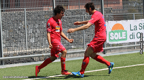 Taviani (a sinistra) esulta dopo il primo gol stagionale