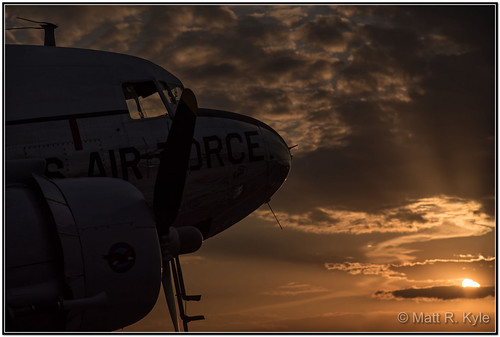 willowrun yankeeairmuseum michigan airport airplane aircraft flying sunset dakota c47
