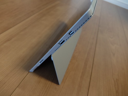 Surface Pro 3はキックスタンドで角度調整