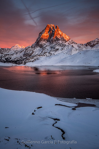 winter light sunset mountain snow lago lac guillermo garcia midi pyrenees delgado pirineos pirineo ossau ayous sinshine dossau