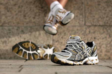 ZAČÁTEČNÍCI: Vybíráte první běžecké boty? Sáhněte po univerzálkách