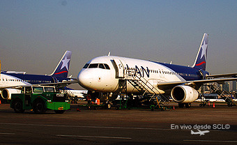 LAN Argentina A320s en AEP plataforma (RD)