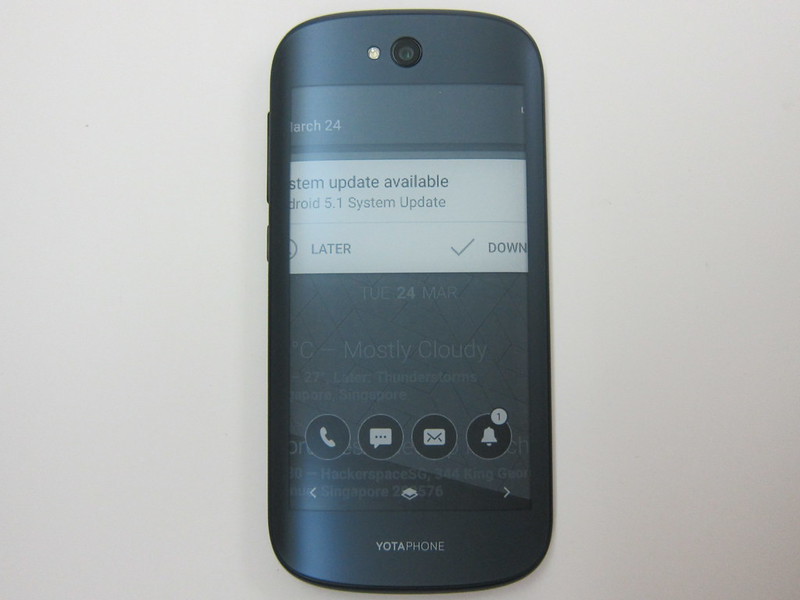 YotaPhone 2 - YotaCover