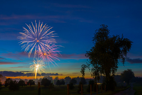 shelbyville fireworks dusk sunset