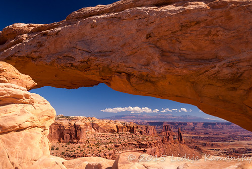 sky southwest nature horizontal landscape outdoors utah sandstone day desert sunny nopeople panoramic cliffs canyonlandsnationalpark redrock scenics mesaarch lasalmountains coloradoplateau extremeterrain highangleview dramaticlandscape