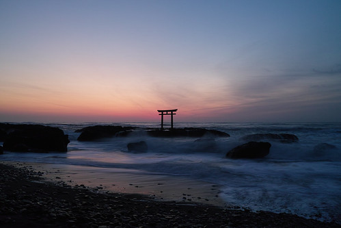 sea japan sunrise shrine archway torii merrill foveon dp1 ibarakiprefecture