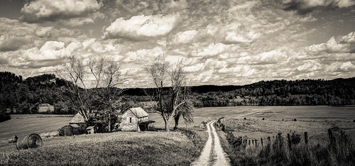 farm abandoned clouds bw road rural scenic kentucky laruecounty hodgenville bobbell leica enteredinsyb