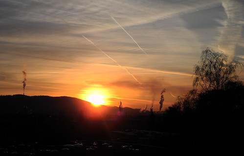 red sky sun rot industry clouds sunrise linz österreich himmel wolken sonne sonnenaufgang oberösterreich voestalpine schlote