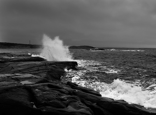 ocean sea water norway coast rocks waves crushing foaming hvaler viker asmaløy