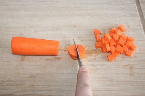 33 - Möhre grob würfeln / Dice carrot