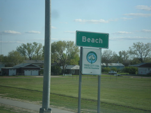 beach sign northdakota welcomesign citylimit biggreensign nd16
