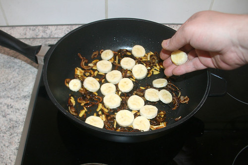 36 - Bananenscheiben hinein geben / Add banana slices