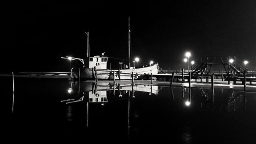 blackandwhite boat nightshot satama night canon ship canonkesä inkoo canonkuvaa ingå canoneos6d laiva harbour bw vene
