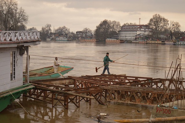 A boat man on river Jhelum tying his boat as the government has already declared flood alert in Srinagar.