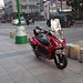 강동홈플러스앞에서 애니메이션 케릭터로 래핑된 오토바이 발견. 신기하여 사진 촬영함.