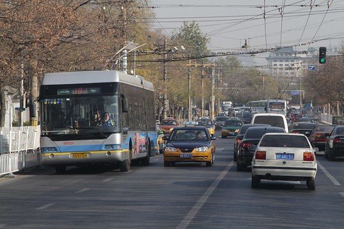 Trolleybus and taxis on Jingshan Front Street