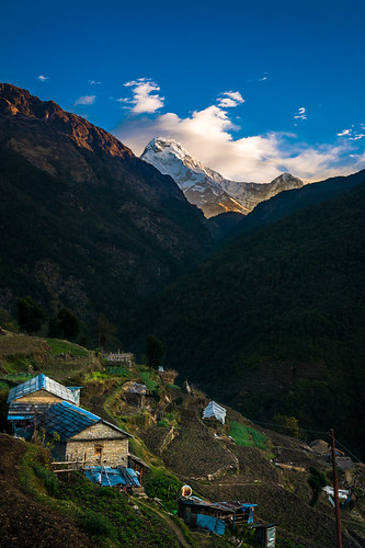 nepal mountains sunrise trekking trek annapurna himalayas gurung mountainrange ulleri westernregion ghodepani