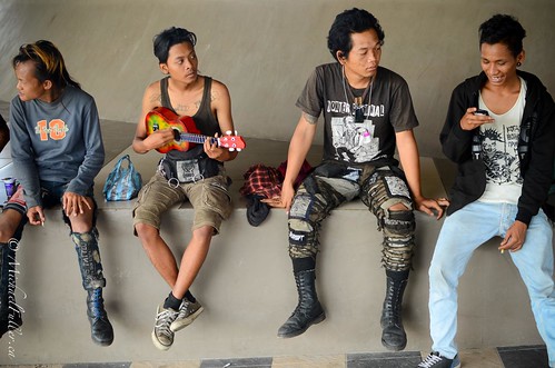travel friends music sumatra indonesia ukulele teens backpacking aceh punks bandaaceh dsc17281