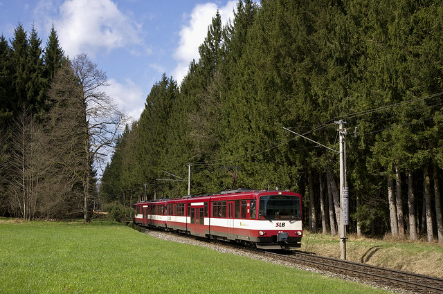 Zwischen Bürmoos und Arnsdorf sehen wir ET58 und ET55 auf der Fahrt nach Salzburg