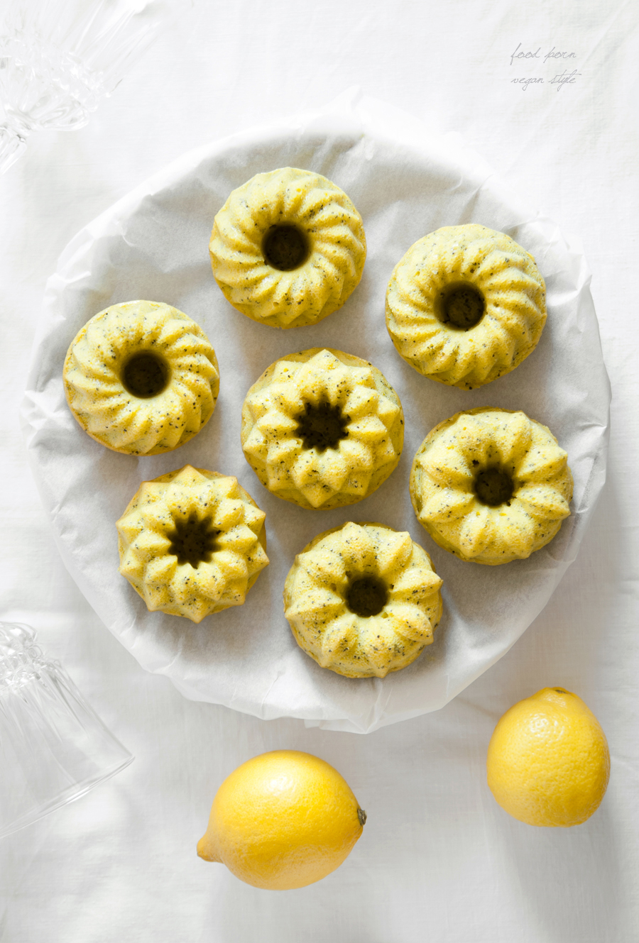 Vegan lemon-poppy seeds bundt cakes