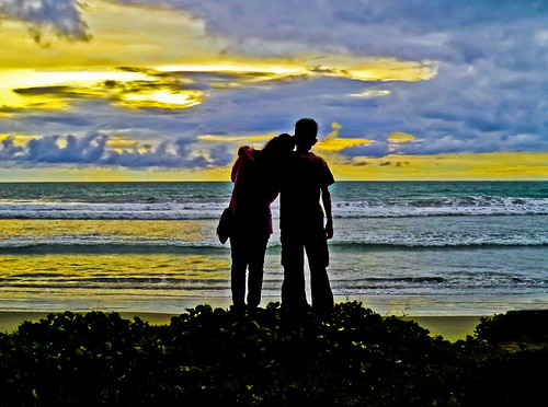 sunset silhouette clouds evening couple sunsetglow awan pantai senja atsunset bengkulu pantaipanjang sonyphotographing panjangbeach coupleandsunset