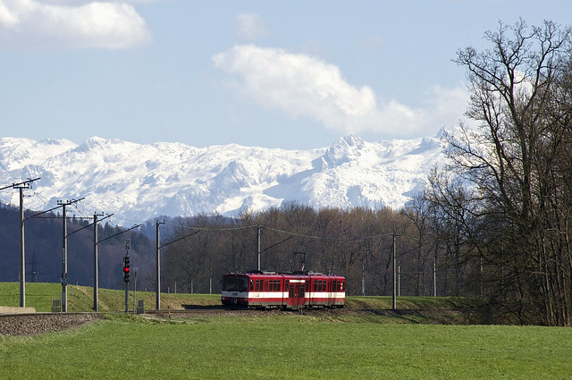 Vor der prächtigen Alpenkulisse hat sich ET56 kurz hinter Acharting weiter Richtung Salzburg aufgemacht