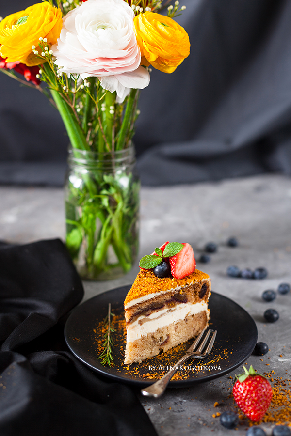 Date Tiramisu Cake