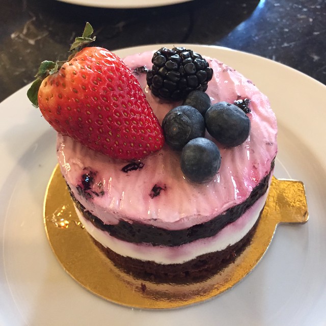 strawberry and blueberry cake, Book Cafe