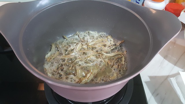 Deep fried anchovies (ikan bilis) as garnishing or side dish. 