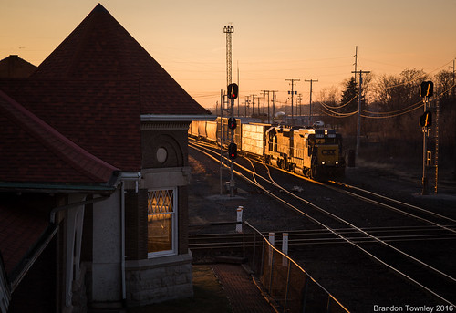 railroad sunset ohio trains marion slug csx gp30 y221