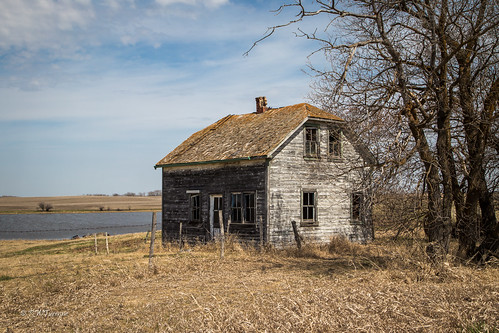 abandoned farmhouse sunnyshphoto