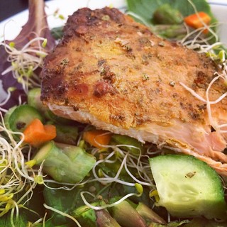 Smokes salmon salad