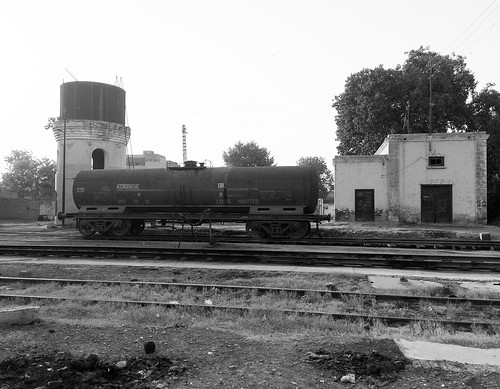 lines silhouette photography track bokeh railway blacknwhite iphone abandones